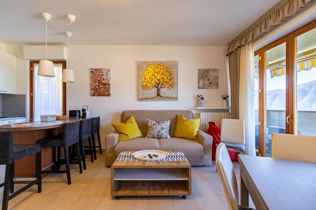 Wraparound Lake Views Bellavista Residence Campione d'Italia Luaran gambar